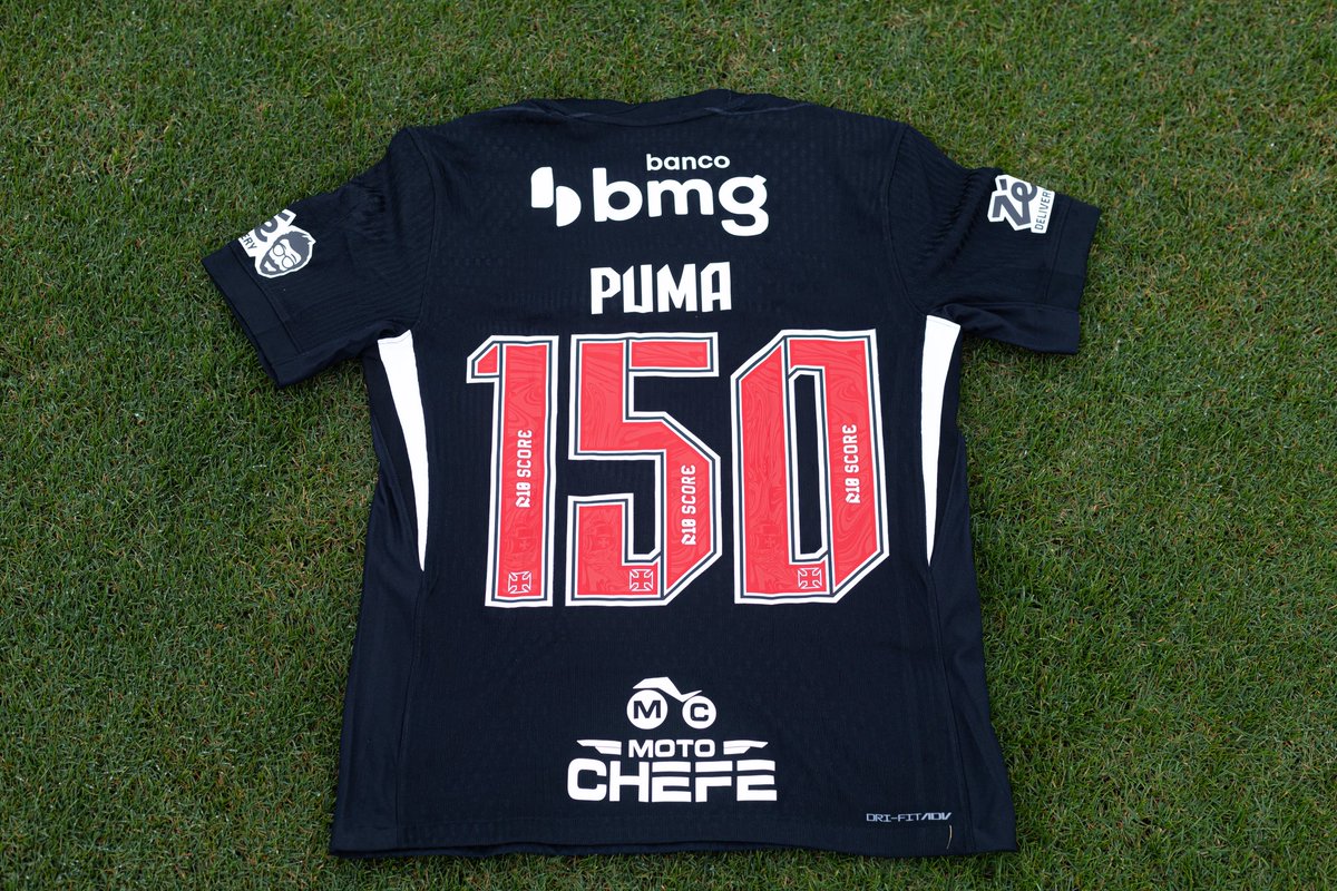 VascodaGama's tweet photo. ENTREGA DE CAMISAS COMEMORATIVAS 💢 1️⃣5️⃣0️⃣ | 5️⃣0️⃣

Os atletas Paulo Henrique e Puma Rodríguez receberam homenagens por terem alcançado a marca de 150 jogos com a camisa do Vasco, enquanto Robert Renan e Andrés Gómez completaram 50 jogos e também foram presenteados nesta sexta-feira. 

O Vasco da Gama parabeniza os atletas pelos números. Vamos por mais 💪

📸 Matheus Lima | #VascoDaGama