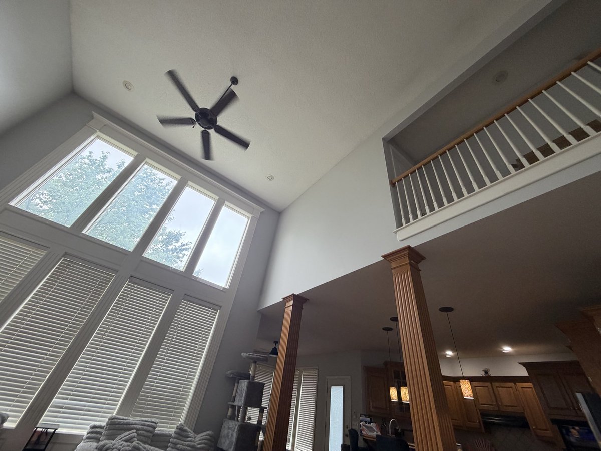 servelizk's tweet photo. My house vs yours https://t.co/OcfRX9Wefw