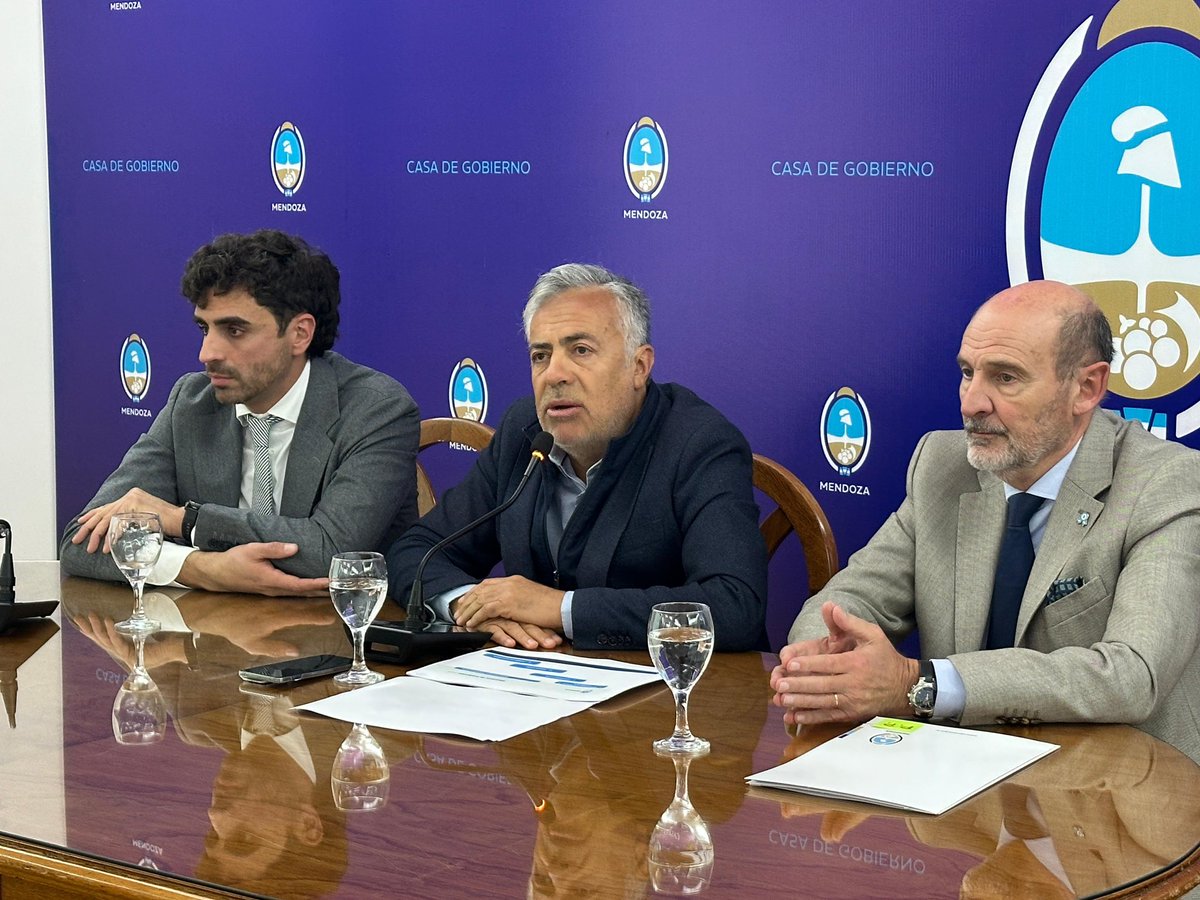 TadeoGZ's tweet photo. Mendoza sigue apostando a la producción ✅

Acompañamos a @alfredocornejo en el lanzamiento de nuevas líneas de crédito para sectores clave de la economía local:

▪️Financiamiento con tasa bonificada y opciones de garantía para facilitar el acceso al crédito
▪️Destinado a: Micro, pequeñas y medianas empresas, cooperativas y proyectos radicados en la provincia. 
▪️ Apoyo específico al sector forrajero.

Seguimos trabajando para impulsar el crecimiento, la producción y el empleo 💪🏻