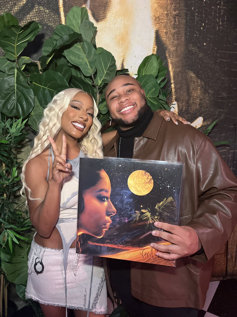 Creat1ve's tweet photo. And don’t! ☝🏽 #MyShaylas
(Photo with Coco to come, but I have met her multiple times now and when I say she is one of the sweetest souls! 🥹🫶🏽) https://t.co/Xva4W4OO6y