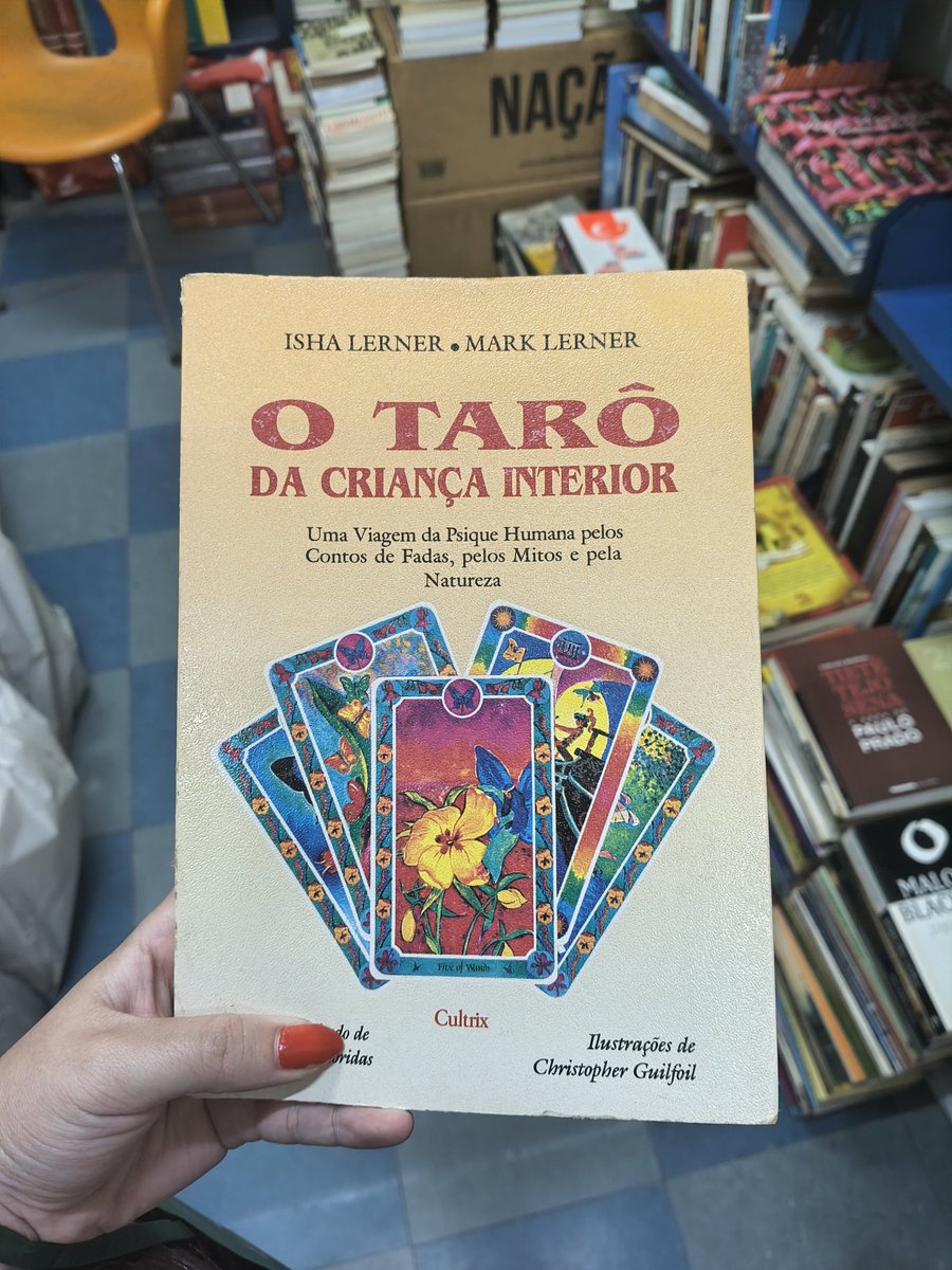 camitarologa's tweet photo. amo ir em sebos e encontrar livros de tarot 🥺🥺 https://t.co/KQz0pZytFF