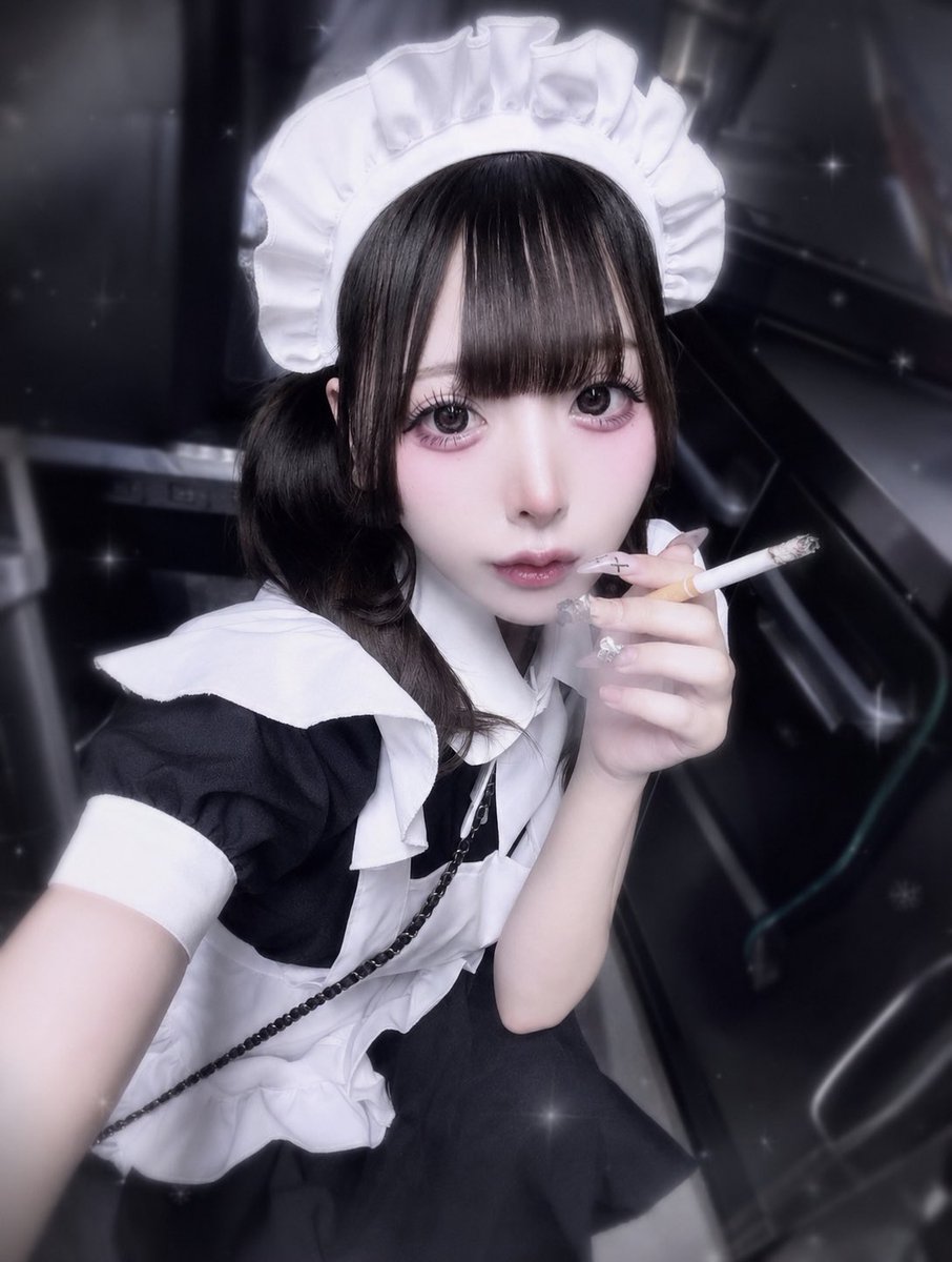 d_spa_alice's tweet photo. 悪メイドさん🚬

#めいど #メイド服 #たばこ #自撮り #fypシ゚ #fyp #地雷 #地雷系 https://t.co/crOH41nyG3