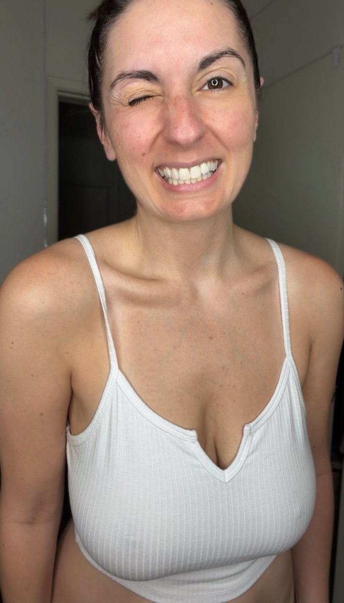 HeatherAlyse7's tweet photo. Living my best basic life 🤍 #whitetank #natural #simplyme #basic https://t.co/mrUykTVHTS