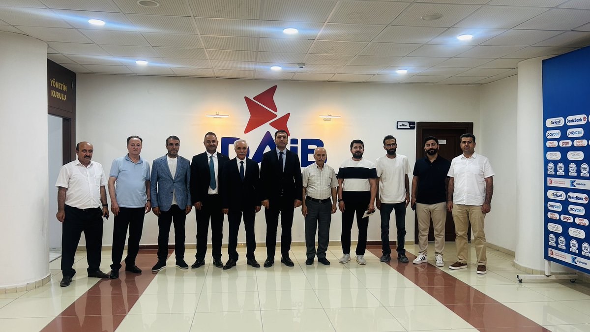 senar_van's tweet photo. EXIMBANK Diyarbakır şube müdürü  barış Öztürk ve ozan akdaşçı ihracatçılarımızla buluşturduk aktardıkları bilgiler için kendilerine çok teşekkür ederim https://t.co/BHi6wVACoz