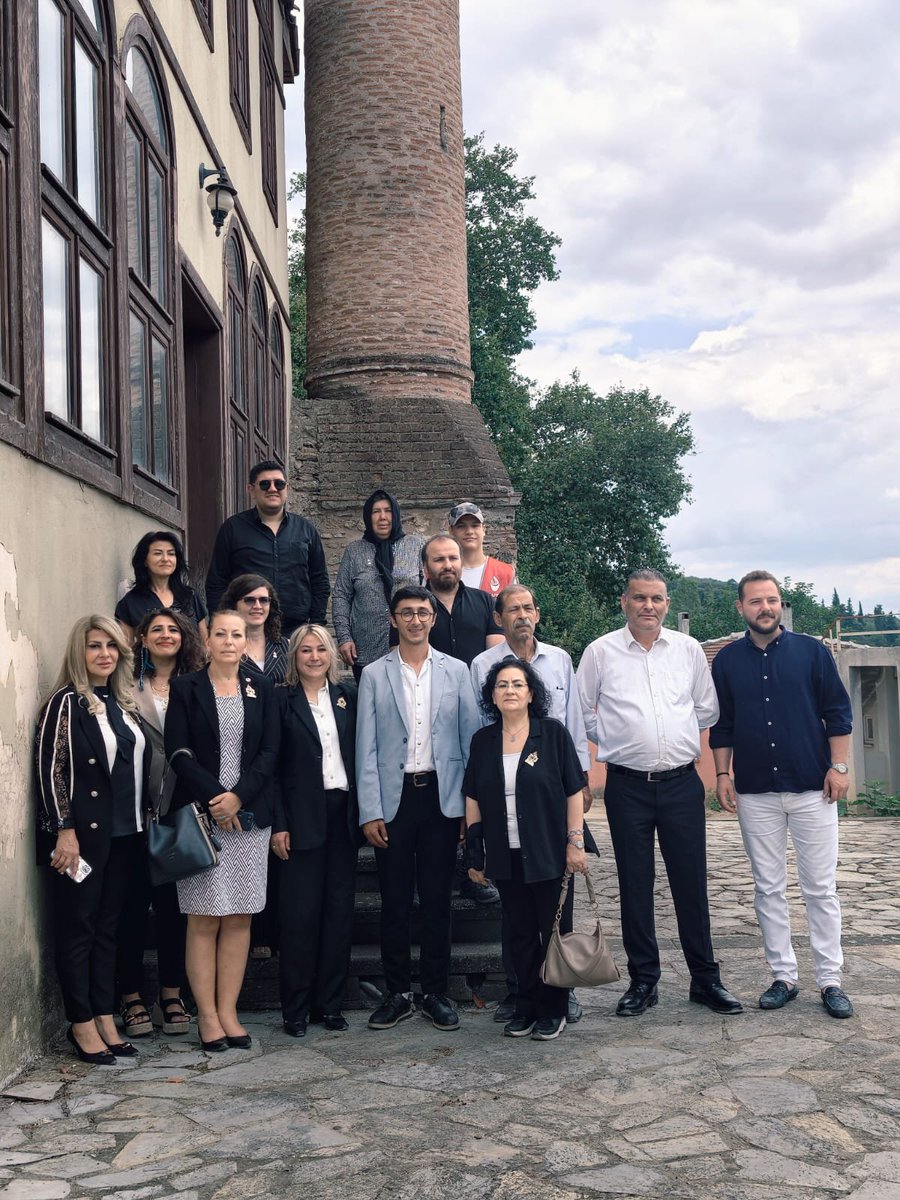 ZaferOrhangazi's tweet photo. Kadın, Çocuk ve Aile Politikalarından Sorumlu Genel Başkan Yardımcımız Sayın Suzan Küçüksaraç ile Gürle köyü ziyaretimizde, ecdat yadigarı tarihi Gürle Orhanbey Camii'ni ziyaret ettik. Ardından köy sokaklarında memleketimizin asıl yükünü omuzlayan, ailenin temel direği kıymetli kadın hemşehrilerimizle bir araya gelip dertleştik. 
Bizleri Anadolu'nun o sıcak ve samimi gülümsemesiyle karşılayan Gürle halkına yürekten teşekkür ederiz. Ailelerimizin ve kadınlarımızın huzuru, Zafer'in teminatı altındadır.

@zaferpartisi16
@SuzanKucuksarac
@CihatGZ
@YYakup89

#ZaferPartisi #Orhangazi #GürleKöyü #ZaferSahada #Halkınİçinde