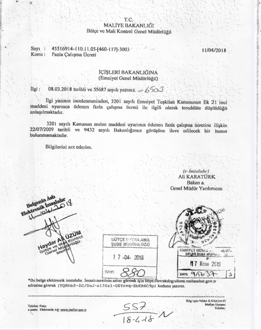 ahmetxaksoz's tweet photo. Değerli Polis Meslektaşlarım, 

Emniyet Genel Müdürlüğü'nün 07.04.2009 tarihli Maliye Bakanlığından görüş istediği yazıyı paylaşmak istedim.

Emniyet Genel Müdürlüğü, Emniyet Teşkilatı Kanunu'na eklenen Ek 21.maddesi ödemesinin,Devlet Memurları Kanunu 141.maddesi uyarınca Görevden uzaklaştırılan veya görevinden uzak kalan polis memurlarının hak ve yükümlülüğü kuralı üzerine gerçekleşip gerçekleşmeyeceğine yazısına,Maliye Bakanlığı 22.04.2009 tarihli yazısı ile Ek 21.maddesine dair "fazla çalışma  ücreti',asli göreve bağlı olarak ödenen özlük hakkı olmayıp,fiilen çalışma karşılığı ödendiği, bu sebeple görevden uzaklaştırılan (açığa alınan) Polis Memurları için bu ödemenin gerçekleşmemesi gerekir diye görüş belirtikten sonra;

Değerli Meslektaşlarım,

Danıştay 11.Daire Başkanlığının 23.06.2009 tarihli Emniyet Teşkilatı Kanunu'na Eklenen Ek 21.madde ödemesinin,fiilen çalışma karşılığında saatlik mesai üzerine ödenen fazla çalışma ücreti olmadığı yönünde kararına rağmen aradan geçen 9 sene sonra Emniyet Genel Müdürlüğü aynı konu hakkında yine Maliye Bakanlığına ek 21.maddesi ödemesi için görüş istemiş,Maliye Bakanlığı da, 22.04.2009 tarihli kararını yinelemiştir. 

Emniyet Genel Müdürlüğü'nün 08.03.2018 tarihli yazısı içeriğini tam olarak bilmemekle birlikte,muhtemelen Danıştay kararıdır (ki bu yazıları da Danıştay'dan talep edeceğim)ama ihraç olup,açığa alınmış olup göreve iade edilen Polisler, ek 21.madde ödemesinin fiilen çalışma bağlı ödeme olmadığı gerekçesiyle açtığı davalar da ek 21.madde ödemesini almaktadır. Çünkü Mahkemeler, Danıştay kararı yönünde karar vermektedir.Tabi Emniyet Genel Müdürlüğü ve Maliye Bakanlığı buna rağmen bu uygulamayı devam ettirmektedir. 

İşte, Maliye Bakanlığının ve Emniyet Genel Müdürlüğü'nün bu yazılarını ve kaybettiği davaları Danıştay'a sundum, sunacağım.Böylece 20 yıldan beri süren tereddüt yazışmalarda sona erecektir.Böylece Ek 21.madde ödemesinin tazminat olduğu gerçekleşecektir. 

Değerli Meslektaşlarım 

Ne Maliye Bakanlığı ne Emniyet Genel Müdürlüğü şimdiye kadar ek 21.madde ödemesine dair kaybettiği davaları Danıştay'a temyiz edecek şekilde iptali için başvurmamıştır.Çünkü ikinci kez polis lehine karar çıkacağı bilinmektedir.

Yani polise DMK 178.madde ödemesinin,Angarya Mesai Yasak ihlali tazminat ödemeleri gerçekleşmesin diye hep bekletildi. 

Ve tüm gerçekleri ortaya çıkarıp davalar içinde olunduktan sonra sone 2,5 aydır polise diğer devlet memurlarına ödenen DMK 178.madde fazla çalışma ücreti ödemesinde Maliye Bakanlığı ile mutabık kalındı diye açıklamalar yapılıyor. 

Bunun tek sebebi davalarımızdır. Çünkü Polislerin alayının geriye dönük 5 yıllık fazla çalışma ücreti ödemenin  ve angarya tazminat davaları ile karşılaşmamak içindir. 

Değerli Meslektaşlarım,

Şimdiye kadar bakış açınız Polis için hep sözler verildi ama gerçekleşmedi ve bu sizlerdeuumutsuzluğa neden oldu,umutsuz olduğunuz içinde mahkemelere dava açmaya gerek duymadınız. 

Şimdi sizlerden bakış açınızı davalarımız üzerinden değiştirmenizi istiyorum. Ve basit bir mantık ile İçişleri Bakanlığı da Polis için fazla çalıma ücreti dediyse yapmanız gereken tek şey fazla çalışma ücreti talepli dava açmak değil midir? 

Değerli Meslektaşlarım, 

Emin olunuz ki Pişman olmazsınız. Korku mu,bence yeteri kadar abartmadık mı? 

Eninde sonunda herkesin hemfikir olduğu tek gerçek ise evet haklıymış keşke dava açsaydım sözleriniz olacaktır. Yapılan tahlilere yanlıştır diyen meslektaş olur mu?

Değerli Meslektaşlarım,

Ek 21.madde ödemesinin fazla çalişma ücreti olduğunu kesin olarak ve asla kabul etmedim,etmiyorum.
Çünkü mevzuat ve iç hukuk yargı kararları bu ödemenin tazminat olduğu sabittir.Eğer ek 21.madde için gerçekler örtülmeye devam ederse AİHM'e kadar yolu var. Çünkü Anayasal Hak Arama Hürriyetimiz kesindir,bundan da asla ve kat'a şüphe duymuyorum.Öyle ki davalarım lehe neticelektir ve Zafer; öncülüğümde açılan davalar sonrası diyeceğim ki ;bu Zafer Emniyet Teşkilatı Personelinin tamamındır. Çünkü Gücümü sizlerden alıyorum.