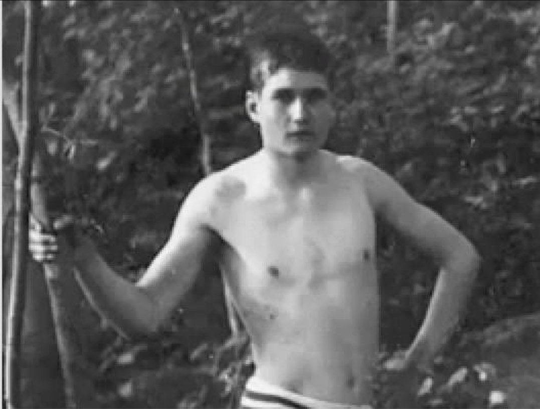 potatochipsdel1's tweet photo. I'm unsure from what year this is but it's said to be a young Rudolf Hess https://t.co/kw5VZmNdwW
