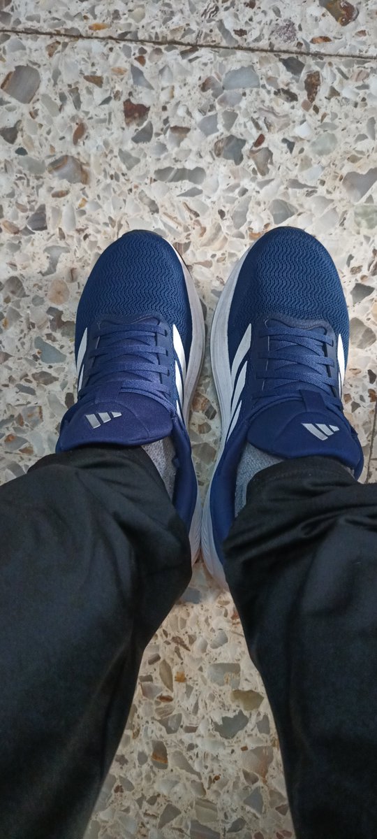 _Destysix's tweet photo. @ElChadOfertas Me las compró mi pareja hace un mes para mí cumpleaños, a ese mismo precio, comodisimas, literal no te querés poner otras zapatillas después, re buen precio, hay imitaciones a 50 o 60k (Una locura) por la diferencia te compras estas originales ✅ https://t.co/YsfTp2S8vo