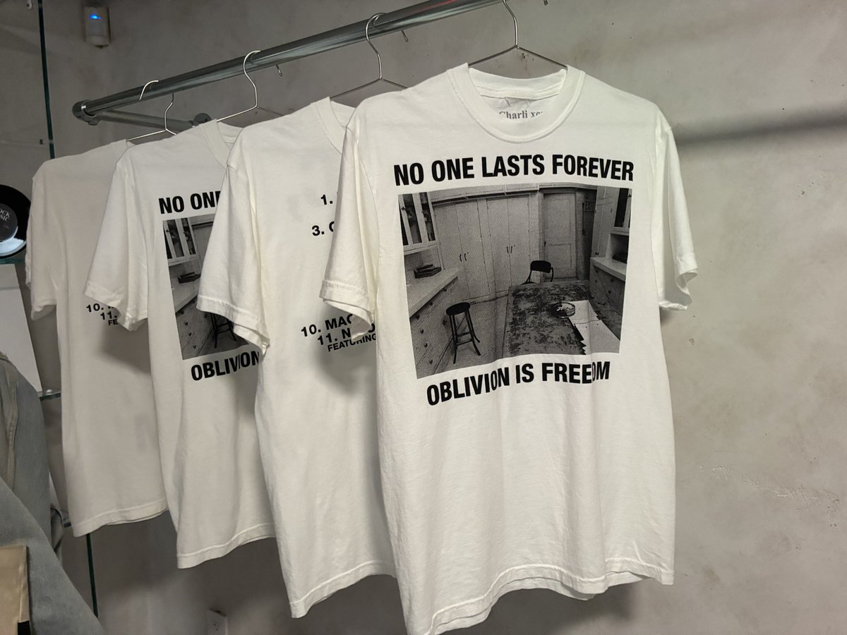 xcxsource's tweet photo. “No one lasts forever” tee available at Charli xcx’s “Conversations: Los Angeles” event. 🖤 https://t.co/0a7LXzTDVQ