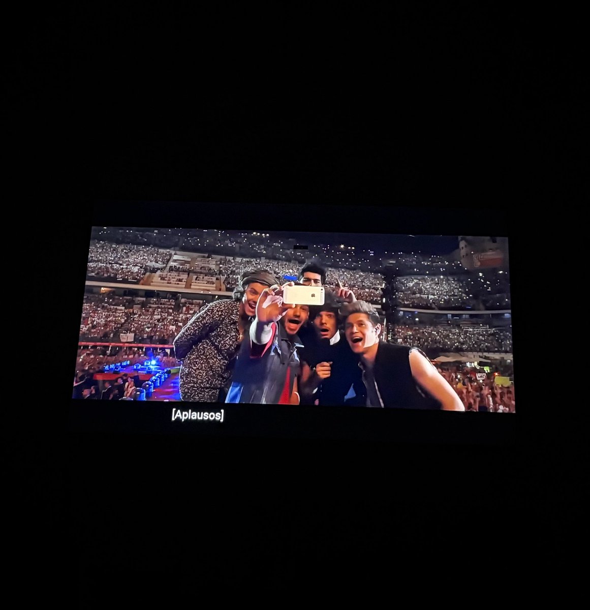 MabelMontiel_'s tweet photo. Volviendo a ver el concierto de 1D, en San Siro, el que está en Youtube completooo. Solo quiero decir que Liam era todo, lo daba todo, dirigía todo 😭😭😭😭 ❤️‍🩹  @LiamPayne ♾️ https://t.co/sEjSRVw5Ai