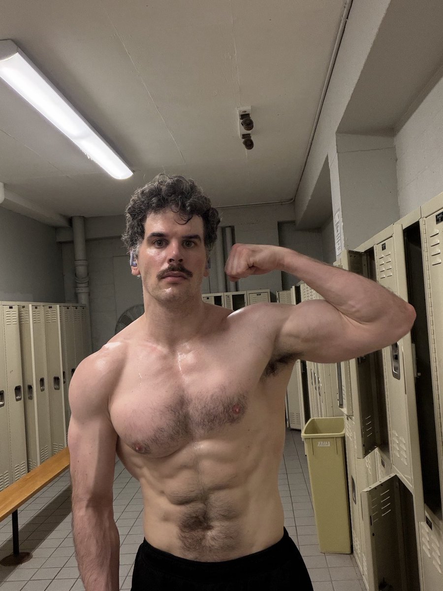 NickPetro26's tweet photo. Little strength, little cardio 😏 #muscle  #daddy https://t.co/xeTgtilobc