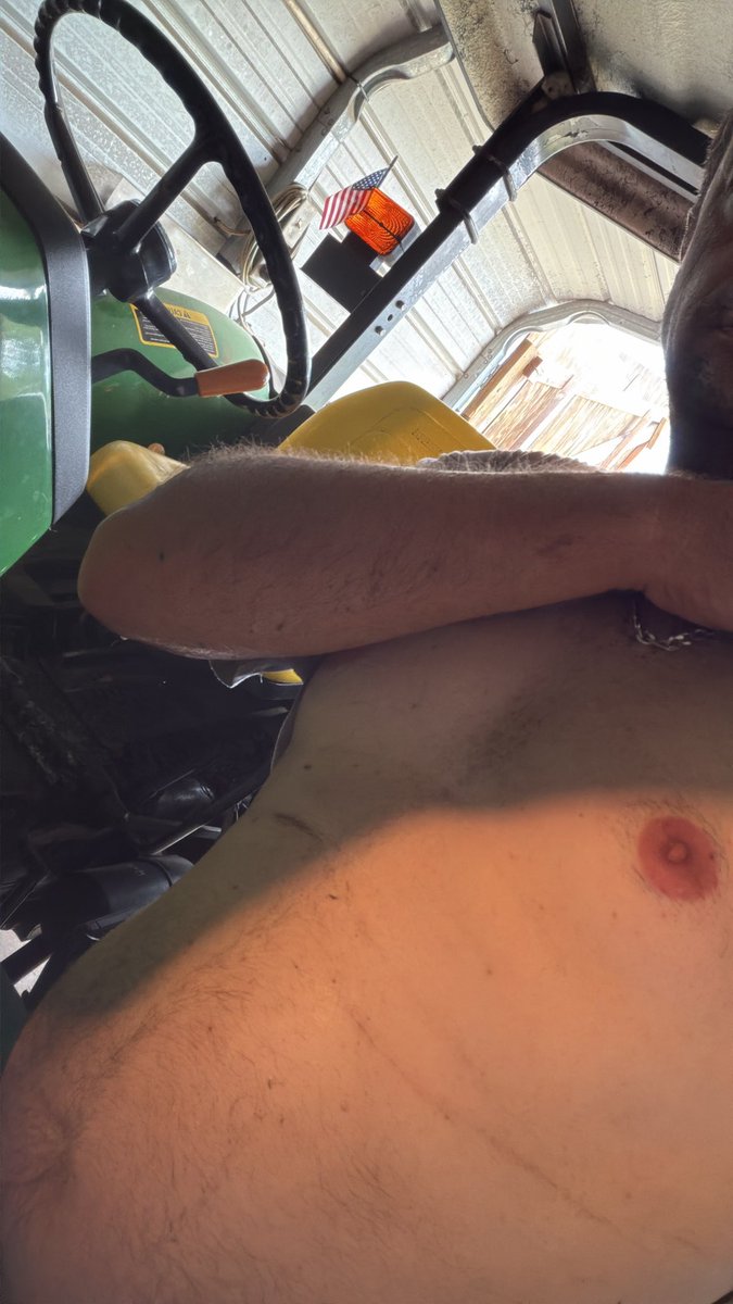 BluecollarBoy19's tweet photo. Anyone wanna see my big green tractor .. https://t.co/EmmirStgjD