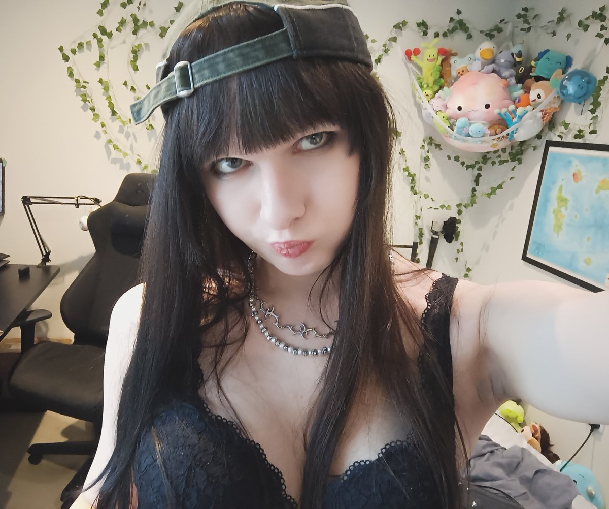 Troldkaelling's tweet photo. wdym? tomboys still exist #iAmaCissexual #NotATrans https://t.co/rghsv3y82S