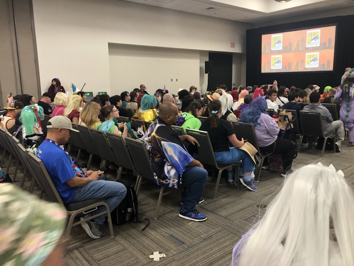 AnimatedViews's tweet photo. The line for the My Little Pony panel is way, way bigger than the room can accommodate.
#SDCC #SDCC2026 #ComicCon #MLP #MyLittlePony https://t.co/GQ4Uy1KYep