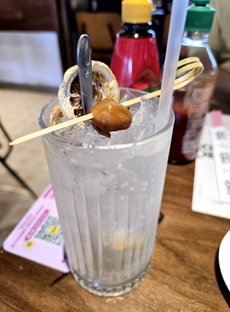 24_005's tweet photo. Just pulled fresh mango from the fridge u0026 squeezed it into icy juice—sweet, juicy, and the perfect pick-me-up for this scorching afternoon https://t.co/ozOqeJW4Xw