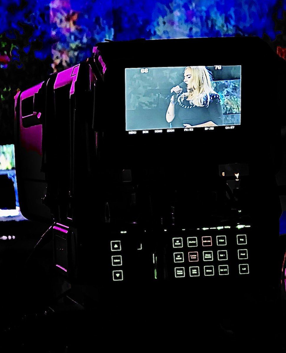 adeleconcerts's tweet photo. 🎥🎤📹 #WeekendsWithAdele https://t.co/Vbo59xExhe