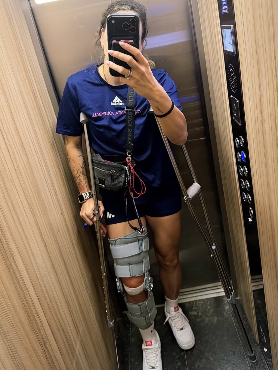 VolleyDaily3_0's tweet photo. โค๏ธโ๐ฉน Miroslava Paskova is on a recovery journey after undergoing surgery following the VNL.
Day 1:
โI paid for a new knee, so I treated myself. ๐ฆฟโ๐ฝ#day1โ
Day 10:
โ#10daysPostSurgery
Still got the quads.. Can't say the same about walking. ๐ฆฟ๐ซฏโ https://t.co/gqbsjtRSUp