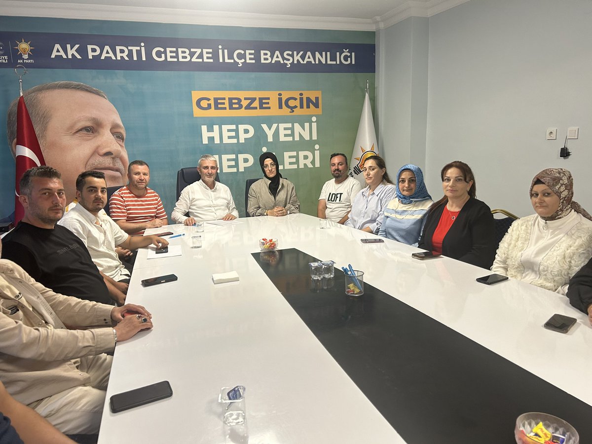 GebzeAk's tweet photo. Sahadaki emeğimizi dijital dünyaya taşıyan güçlü kadro! 📲

İlçe Başkanımız Recep Kaya ‘nın katılımıyla Tanıtım ve Medya Birim Başkanımız Birnaz Sağlam’ın başkanlığında Mahalle Tanıtım ve Medya Birim Başkanları toplantımızı gerçekleştirdik. 

#AkPartiGebze
#SosyalMedya https://t.co/UAfm6cLosZ