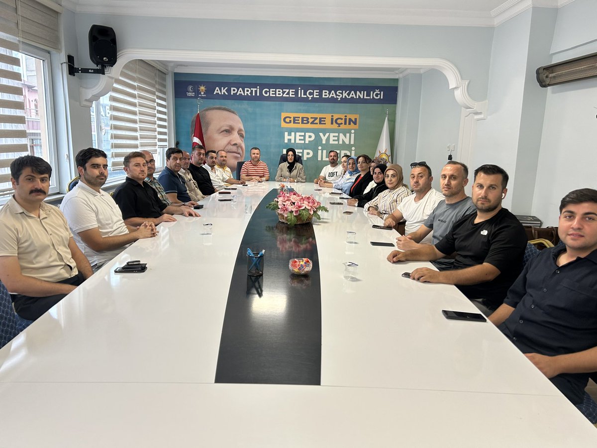 GebzeAk's tweet photo. Sahadaki emeğimizi dijital dünyaya taşıyan güçlü kadro! 📲

İlçe Başkanımız Recep Kaya ‘nın katılımıyla Tanıtım ve Medya Birim Başkanımız Birnaz Sağlam’ın başkanlığında Mahalle Tanıtım ve Medya Birim Başkanları toplantımızı gerçekleştirdik. 

#AkPartiGebze
#SosyalMedya https://t.co/UAfm6cLosZ