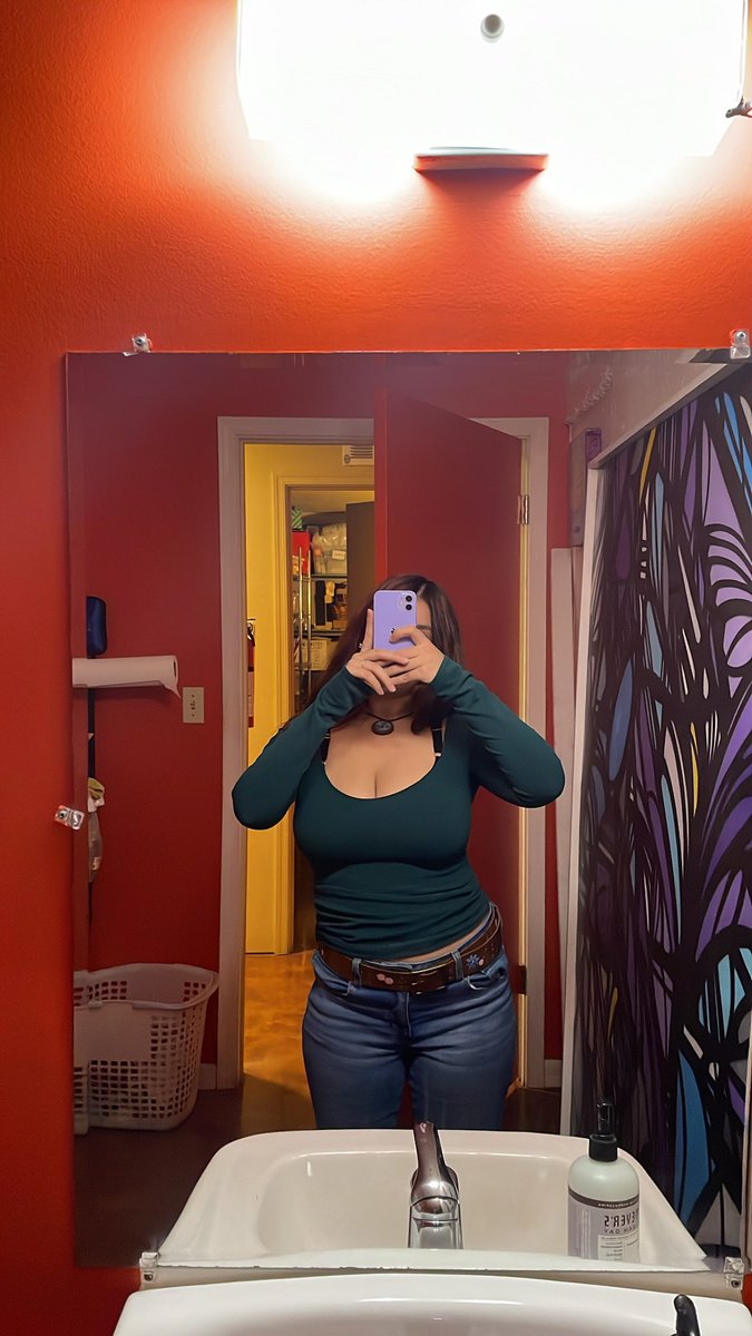blackcatblair's tweet photo. i love taking outfit pics for you guys <3 

#nsfwtwtًً #sellingccontent #findomme https://t.co/fB56XJ8WiZ