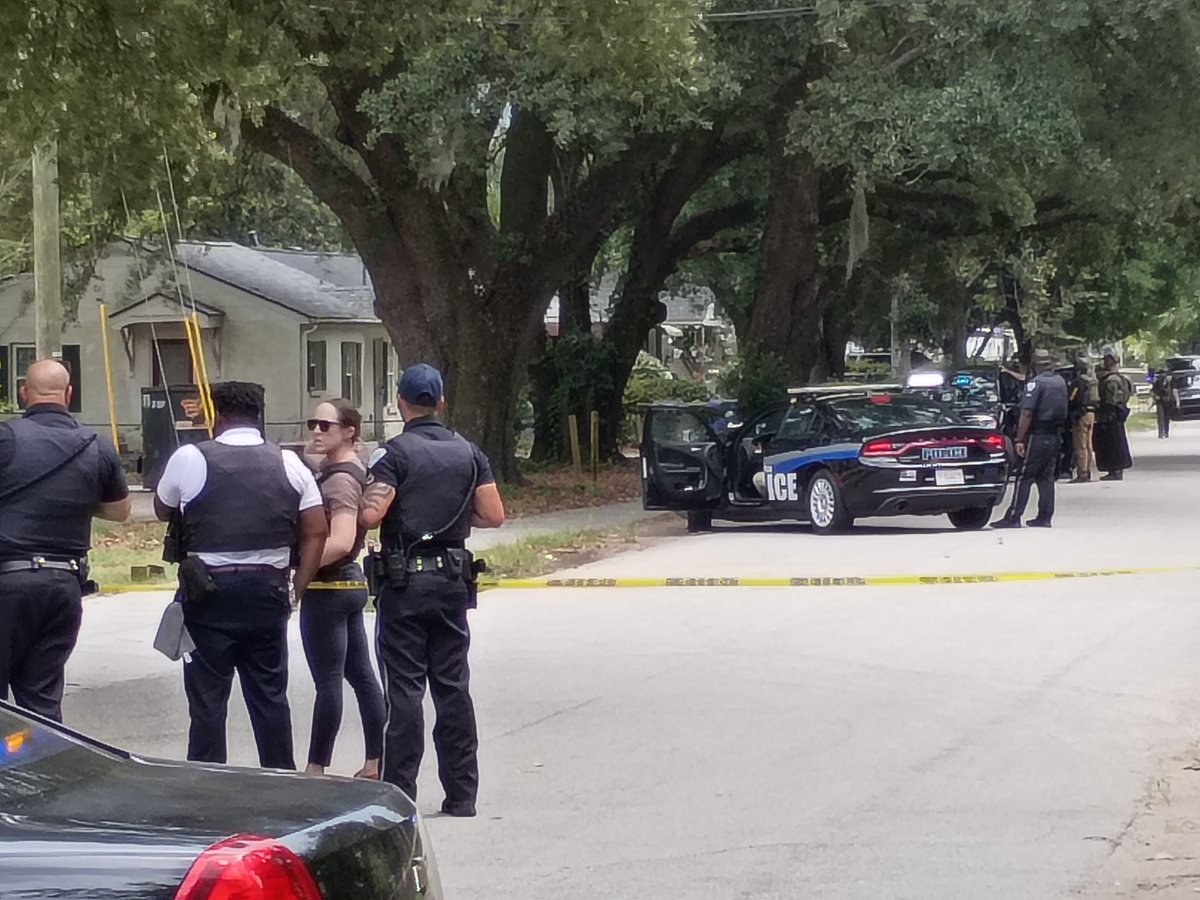 WCBD's tweet photo. The North Charleston Police Department has asked the public to avoid the area between Sumner Avenue and Remount Road on Dobson Street while it investigates an active robbery situation.

>> https://t.co/Wx0SQF595a https://t.co/swDV475k4A