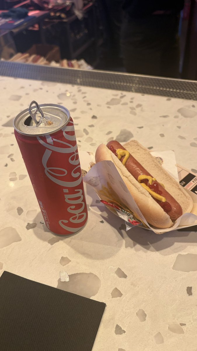 divastyle99's tweet photo. @SuperTroopers best food at con, free food #supertroopers3 https://t.co/rW3tBrhY2T