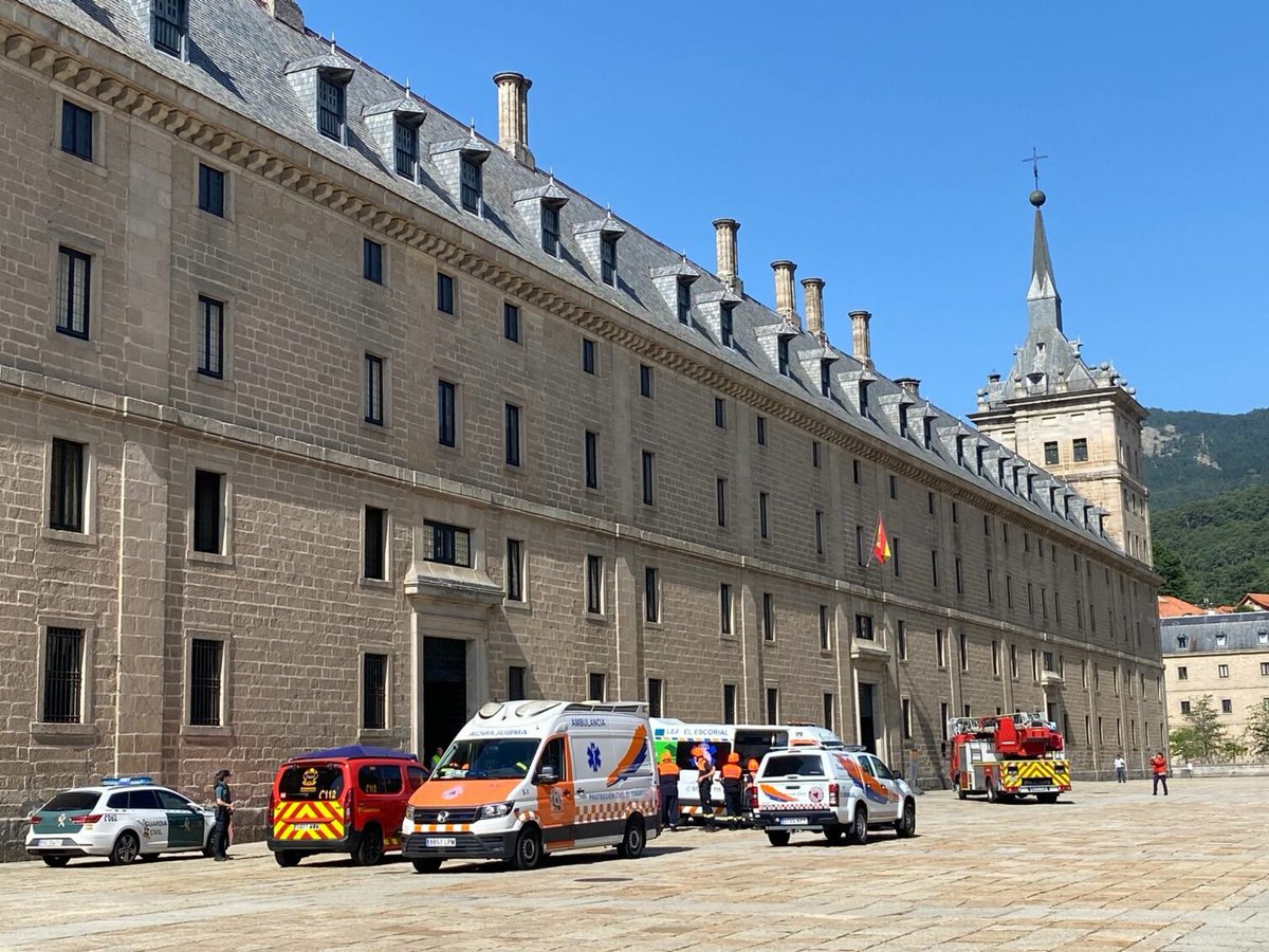 socialismoolib1's tweet photo. 🇪🇸#ESPAÑA @AYTOSANLORENZO @AYTOESCORIAL
@112CMADRID #USA #UE #YAS24JUL #MVTARDE #MALASLENGUAS #DELUNESAVIERNES

#Noticias

🔫24/07/2026🚨ESPAÑA EMERGENCIA NACIONAL 

👨‍🚒PELIGRO #INCENDIO #FORESTAL

🔥AMENAZA #MONASTERIO SAN LORENZO EL ESCORIAL

🔥SITUACIÓN CRÍTICA 60.000 EVACUADOS https://t.co/dkdJmGTWqZ