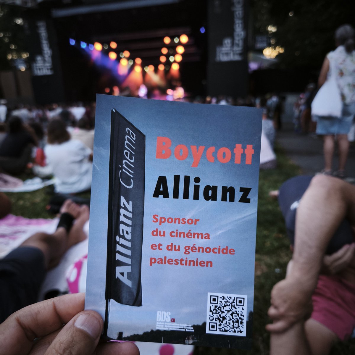 bdsgeneve's tweet photo. Ce soir au parc La Grange pour informer le public de Genève de pourquoi boycotter l'un des pires complices des crimes israéliens. On dit tout ici https://t.co/RDkzGoWrLC #boycottAllianz #génocide #artwashing #culture #cinéma https://t.co/ywvNfmiUd5