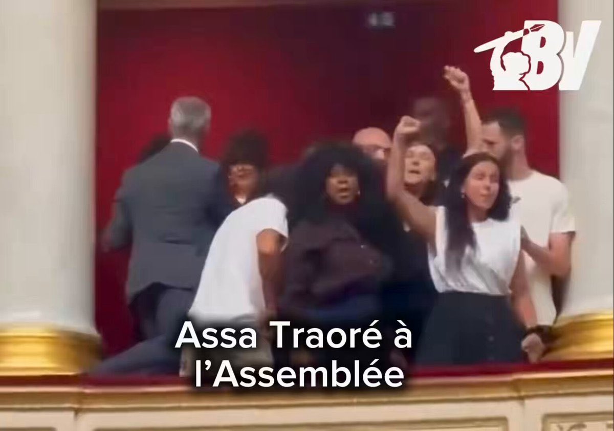 LBleuBlancRouge's tweet photo. 🚨 La militante proche de LFI Assa Traoré ne sera pas poursuivie pour avoir perturbé une séance à l’Assemblée nationale le 7 juillet (avec des militants de son comité, en hurlant des slogans depuis les tribunes), alors qu’un retraité de 75 ans avait été condamné le 16 mai à 120 jours-amende de 8 euros pour un trouble similaire. Il avait crié « On en a marre de vous ! » et lancé des papiers.

Yaël Braun-Pivet a minimisé l’incident, a interdit simplement le retour des intéressés pendant un an et a renforcé la sécurité, sans engager de poursuites.​​​​​​​​​​​​​​​​​​​​​​​​​​​​​​​​​​​​​​​​​​​​​​​​​​

🗞️ @BVoltaire