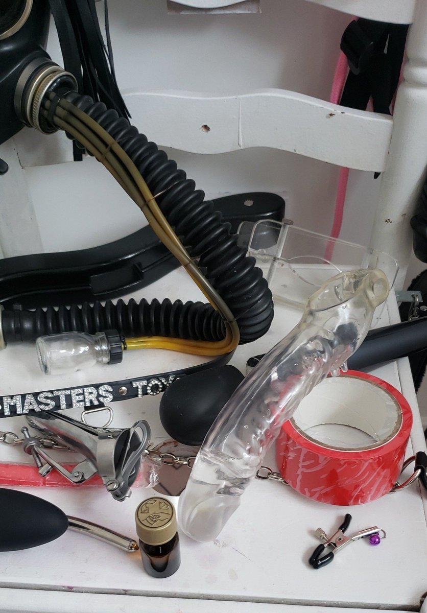 RealBdsmQueen's tweet photo. Sometimes a slave just needs to be kept secured ... 

 When mistress isn't using you slabe, your stuffed away in the cupboard 😉 https://t.co/RzQAF25Pvb