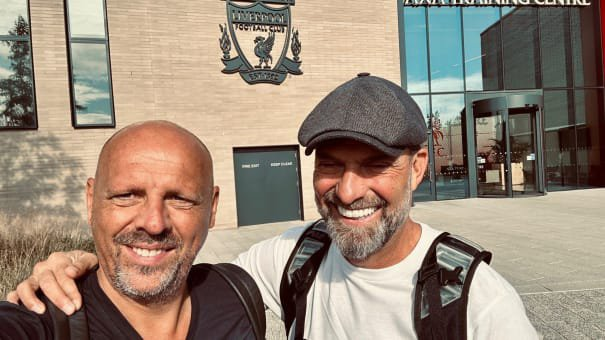 Gazpachen's tweet photo. El control de Klopp va a ser tan a fondo que incorporó a su agente a la Federación Alemana.

Marc Koscike será el responsable de la estrategia y el desarrollo de la selección alemana. Hace más de 20 años que es la mano derecha de Jürgen y ahora se encargará de la organización y la administración, como la comunicación y los patrocinadores.

Ahora bien, para tomar el cargo, Klopp confirmó que ya no será su agente, pero está claro que se trajo un hombre de plena confianza para su proyecto. 

Se los dije anteriormente: Jürgen se ocupará de TODO.