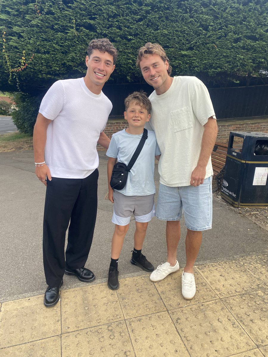 Walkerelli's tweet photo. Frankie just met the new lad Sebastian Barharler 🇺🇸 #UTB #USA @Boro https://t.co/sFrjbT3uoB
