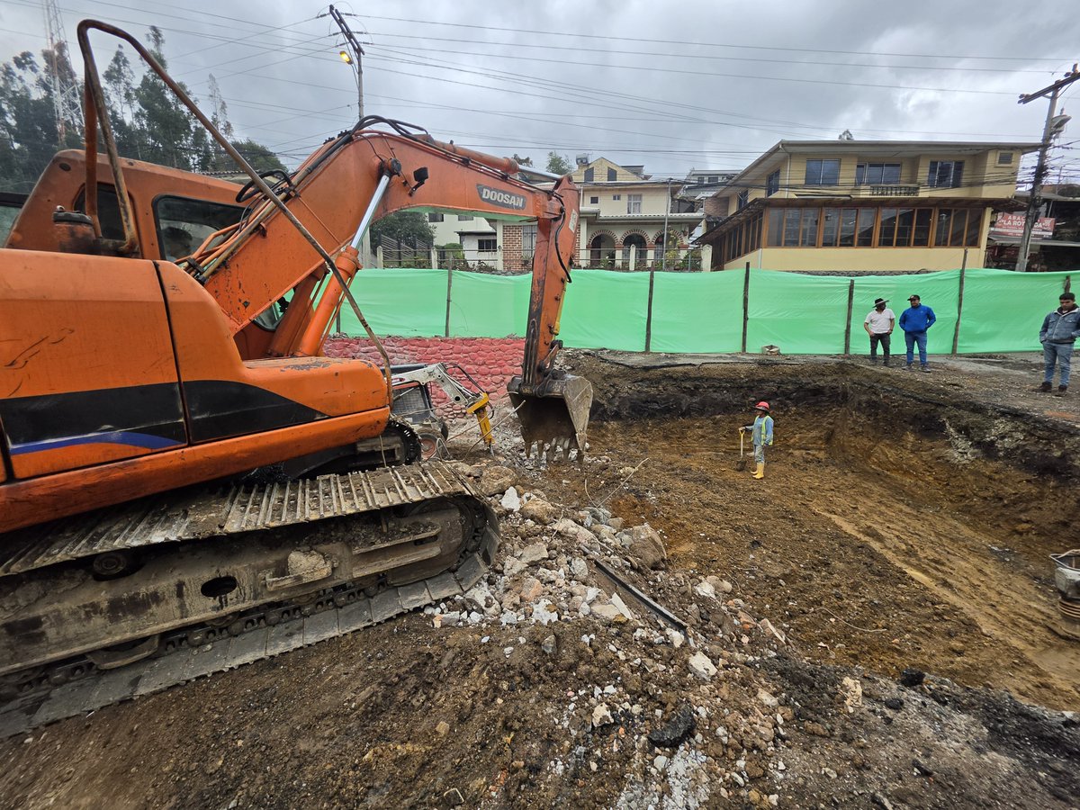 jotalloretv's tweet photo. ¡Inicia la construcción de la nueva Plaza central de #Sayausí! 💯

Un esfuerzo colectivo, @AzuayPrefectura, @MunicipioCuenca y @SayausiGAD para sacar adelante este genial proyecto.

Iluminación, zona de comercio, parqueaderos y más. ¡Un espacio para mejorar la vida de la gente! https://t.co/QITPHg9Bfc
