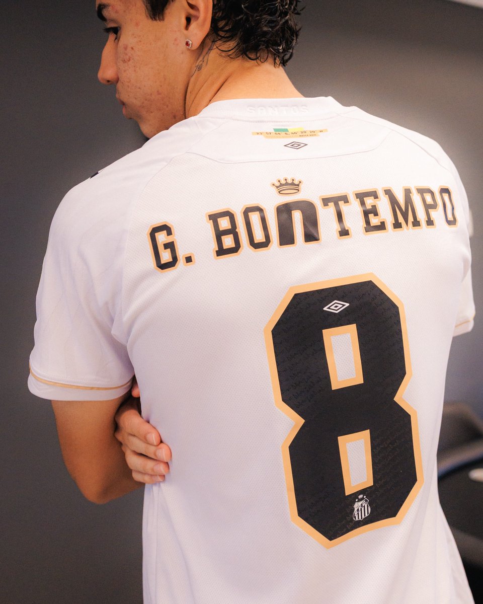 SantosFC's tweet photo. O NOVO CAMISA 8️⃣

"É uma honra pra mim poder vestir esse número que já foi do Clodoaldo, Renato, Elano, que são todos referências. Então fico muito feliz de poder representar também. Sempre gostei do número, desde a época da base, sempre gostei de usar e, como eu disse, feliz de estar com a 8 agora!'