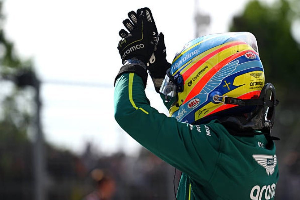 AlonsismoF1's tweet photo. Por primera vez en mucho tiempo, Aston Martin ha traído un carrusel de mejoras que funcionan.

Fernando Alonso sonríe porque tiene al mejor en su equipo para evolucionar el coche: Adrian Newey.

Te mereces esto y mucho más, Fernando. Vamos a soñar.

Y lo mejor está por venir... https://t.co/lnugvYQkGQ