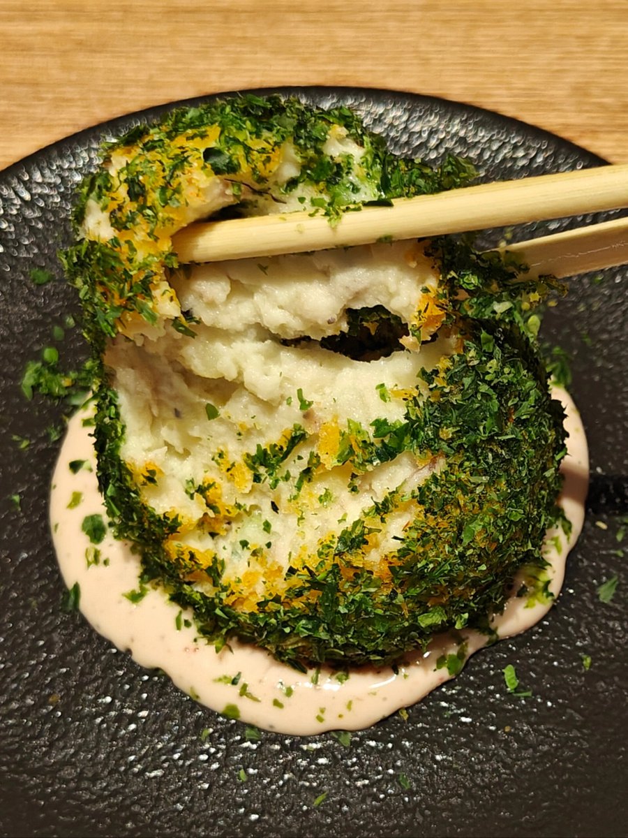 Umarkha80766963's tweet photo. Just found the best hidden ramen spot in town! Rich tonkotsu broth, perfectly springy noodles, and that crispy chashu Chef’s kiss. My new go-to weekend lunch https://t.co/ATFbrp4UZd