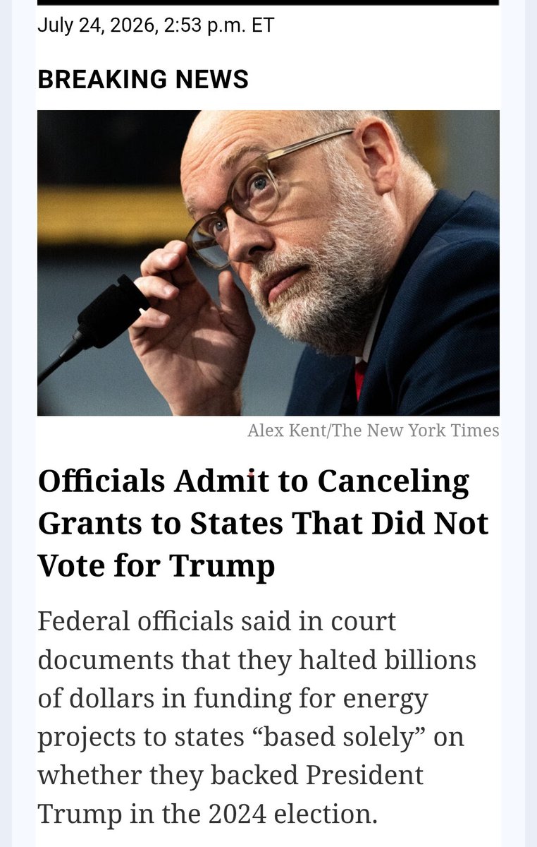 mznomr's tweet photo. Yeah, not surprised. Just disgusted, as usual. Hang your heads, suck ups. https://t.co/vEXTPyn3U7