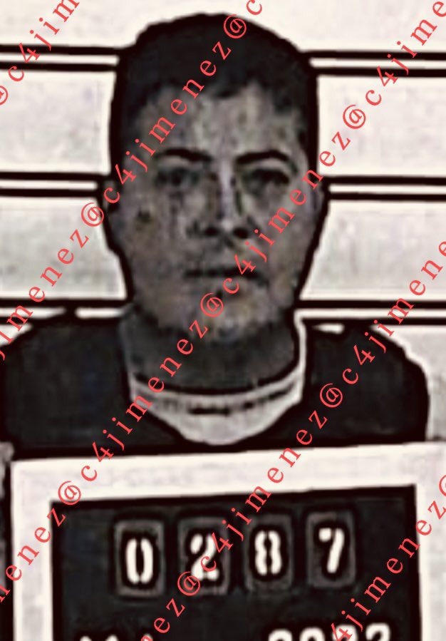 c4jimenez's tweet photo. TIENE ORDEN de APREHENSIÓN “EL SEÑOR de la LETRA”
Gerardo Mora Corona
Le decían El Yayo, ahora exige q le digan Señor de La Letra.
Salió de prisión, y debía presentarse ante un juez para seguir libre.
No lo hizo, y se reactivó su arresto.
Ahora extorsiona, secuestra,despoja, tirotea…
Si lo ubica avise a @SSC_CDMX @SSPCMexico @PDI_FGJCDMX