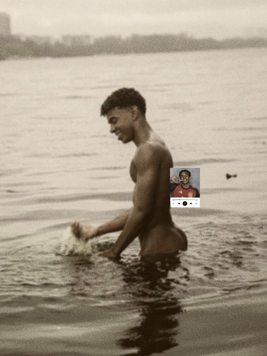 PapiLamine's tweet photo. ⠀⠀ ㅤ⠀ 
              𝐋𝐀𝐌𝐈𝐍𝐄                       𝐘𝐀𝐌𝐀𝐋  
                   This kid ditched school to
                    spend time at the beach 

 ⠀⠀ ㅤ https://t.co/zeA5UOhefG