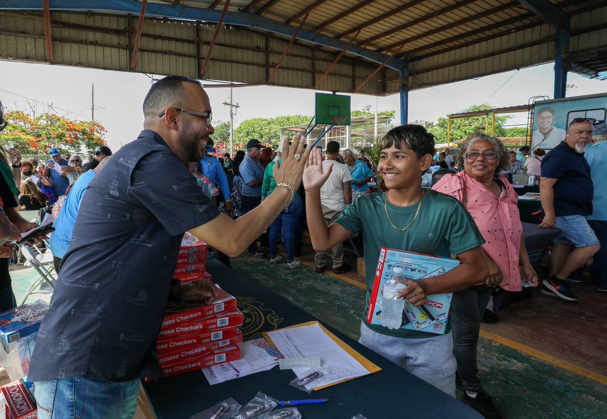 CamaraConPR's tweet photo. Durante la actividad, los constituyentes tuvieron la oportunidad de recibir servicios dirigidos a atender diversas necesidades, promoviendo el bienestar de las familias y fortaleciendo el vínculo entre la ciudadanía y las entidades que trabajan por sus comunidades.

#CámaraPR https://t.co/VBo3r5l27t
