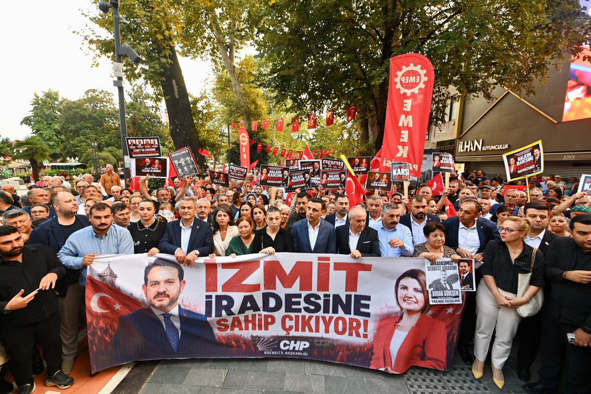 ozgurcelik1919's tweet photo. Halkımızın talebi adalet, demokrasi ve özgürlük!

Haksızca tutuklanan İzmit Belediye Başkanımız Fatma Hürriyet Kaplan, İzmit İlçe Başkanımız Gökhan Ercan ve yol arkadaşlarımıza özgürlük için yürüdük.

İrademize, ülkemize, geleceğimize sahip çıkmaktan vazgeçmeyeceğiz. https://t.co/3CQVHITVf7