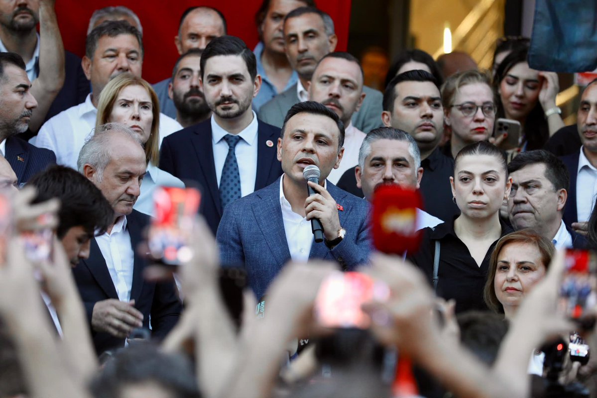 ozgurcelik1919's tweet photo. Halkımızın talebi adalet, demokrasi ve özgürlük!

Haksızca tutuklanan İzmit Belediye Başkanımız Fatma Hürriyet Kaplan, İzmit İlçe Başkanımız Gökhan Ercan ve yol arkadaşlarımıza özgürlük için yürüdük.

İrademize, ülkemize, geleceğimize sahip çıkmaktan vazgeçmeyeceğiz. https://t.co/3CQVHITVf7