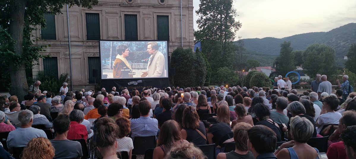 NewsNeus's tweet photo. Avui, Robert Redfor al 67è festival de @cinerencontres de #Prada!
Nit a la fresca, al parc de #ChateauDePams. Això fa #estiu! #Conflent #CatalunyaNord
@casalperpinya
@CasalConflent https://t.co/wyKZy5q2nX