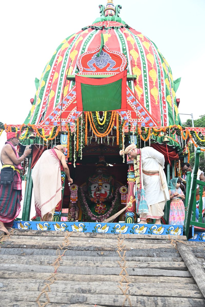 angul_dm's tweet photo. ଅନୁଗୋଳ ଶୈଳ ଶ୍ରୀକ୍ଷେତ୍ର ଜଗନ୍ନାଥ ମନ୍ଦିରର ବାହୁଡା ଯାତ୍ରା ଶାନ୍ତି ଶୃଙ୍ଖଳା ସହ ସମ୍ପନ୍ନ ହୋଇଯାଇଛି। ଏହି ବାହୁଡା ଯାତ୍ରାରେ ଅନୁଗୋଳର ହଜାର ହଜାର ଶ୍ରଦ୍ଧାଳୁ ଯୋଗଦେଇଥିଲେ।
@CMO_Odisha 
@IPR_Odisha https://t.co/YT4RkQllYe
