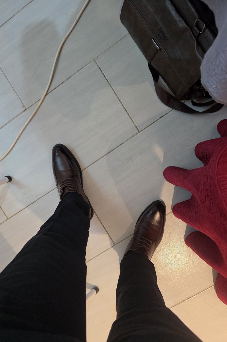 Benji_Kenya's tweet photo. Matched my shoes and expensive bag to my event... https://t.co/vpBhQx6VPs