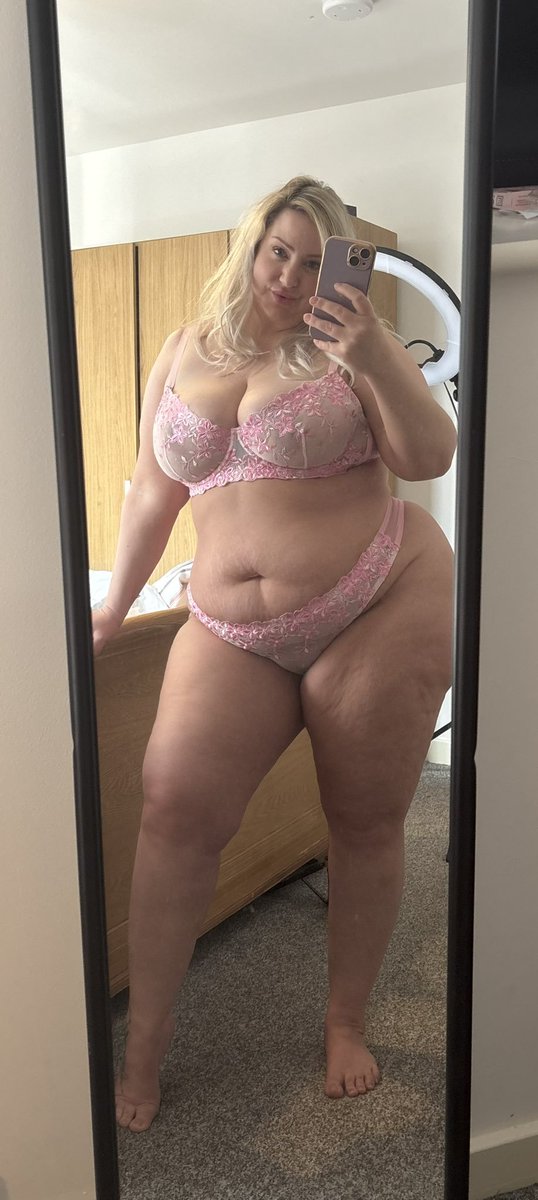 sthorpe176's tweet photo. Do you think that I’m too flat to be considered attractive? 🥺 https://t.co/wqcGOsjR44
