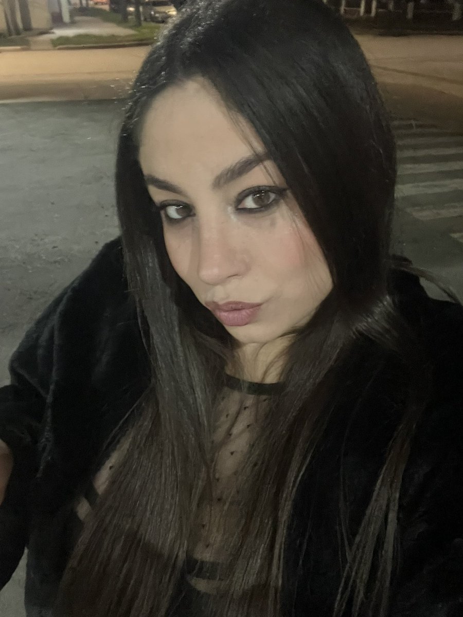 goddessmiap's tweet photo. Así hermosa como me ves, me voy a adueñar de tu billetera #findom #femdom https://t.co/mK1omAM5Oo