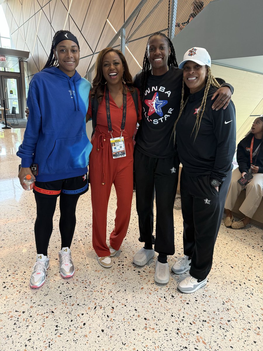 tenitrabatiste's tweet photo. A time has already been had at the Obama Presidential Center. Mr. President was in the building. But, we’re just getting started! #DoItForTheDream #Forever44 #WNBAAllStar2026 https://t.co/zK8nAZ8wVo