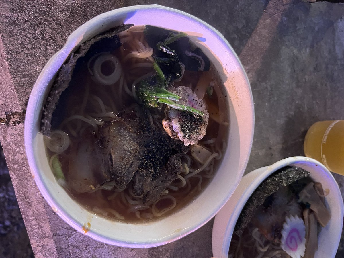 naodesuja's tweet photo. 朝ラー食べてフジロック１日目終了。 https://t.co/pzt9vze1AE