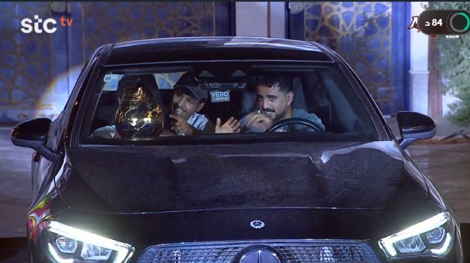 N2yer_'s tweet photo. ماشاء الله تبارك الله مارسيدس مستحقه والله مبروووك ريان و خلودي هاردلك السحلي و قلوري ما قصرتوا ❤️ https://t.co/wriPZIxYwm